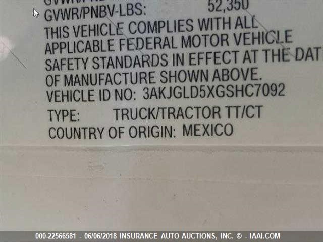 3AKJGLD5XGSHC7092 - 2016 FREIGHTLINER CASCADIA 125  WHITE photo 8