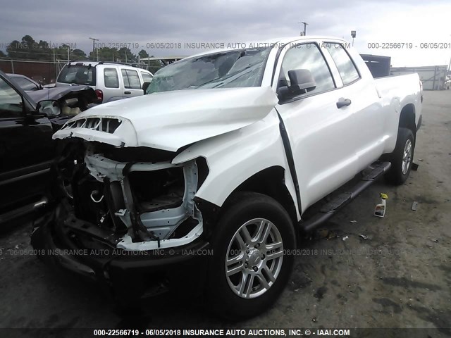 5TFRM5F14GX105585 - 2016 TOYOTA TUNDRA DOUBLE CAB SR/SR5 WHITE photo 2