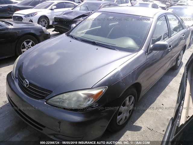 4T1BE32K02U593716 - 2002 TOYOTA CAMRY LE/XLE/SE ოქროსფერი ფოტო 2