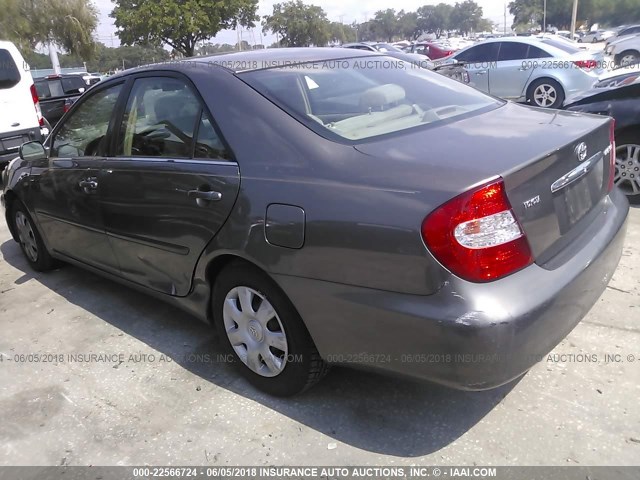 4T1BE32K02U593716 - 2002 TOYOTA CAMRY LE/XLE/SE ოქროსფერი ფოტო 3