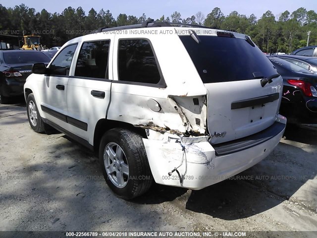 1J8GS48K45C584195 - 2005 JEEP GRAND CHEROKEE LAREDO/COLUMBIA/FREEDOM WHITE photo 3