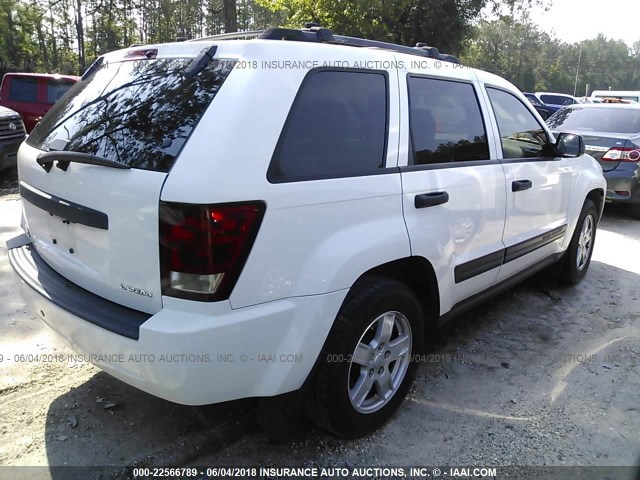 1J8GS48K45C584195 - 2005 JEEP GRAND CHEROKEE LAREDO/COLUMBIA/FREEDOM WHITE photo 4