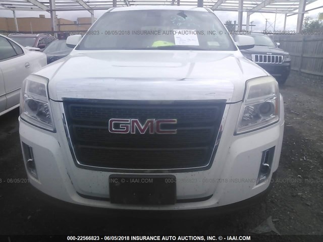 2CTFLCEW3A6399841 - 2010 GMC TERRAIN SLE WHITE photo 2