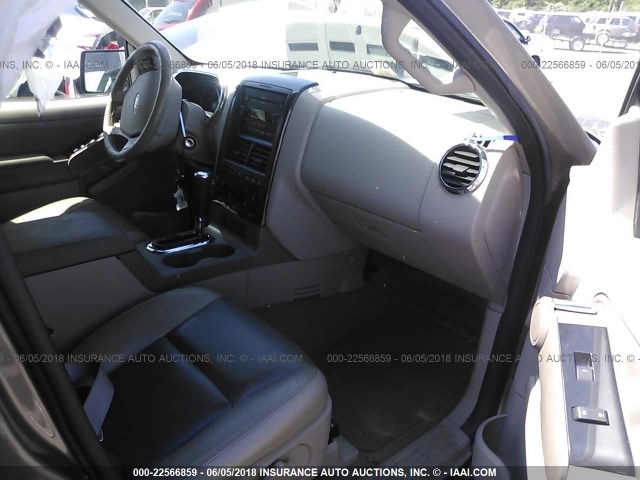 1FMEU73E06UA19557 - 2006 FORD EXPLORER XLT TAN photo 5