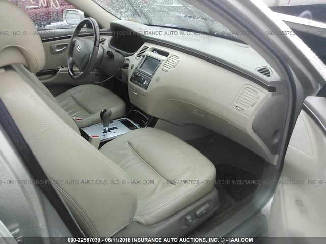 KMHFC46F98A320553 - 2008 HYUNDAI AZERA SE/LIMITED Champagne photo 5