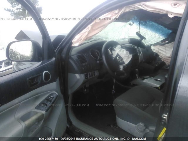 3TMLU4EN4DM124028 - 2013 TOYOTA TACOMA DOUBLE CAB ნაცრისფერი ფოტო 5