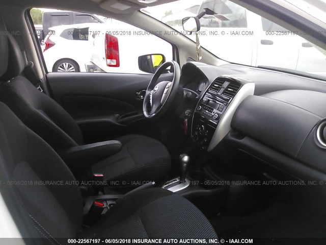 3N1CE2CP0FL389076 - 2015 NISSAN VERSA NOTE S/S PLUS/SV/SL/SR WHITE photo 5
