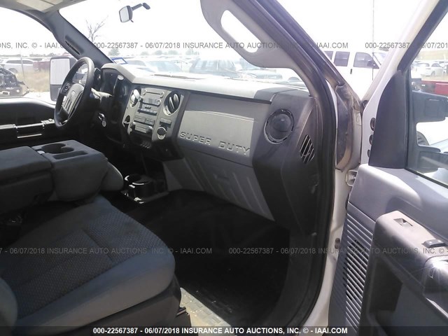 1FD0W4GTXCEA70680 - 2012 FORD F450 SUPER DUTY WHITE photo 5