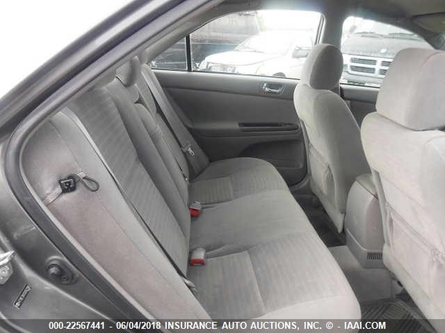 4T1BE30KX5U563288 - 2005 TOYOTA CAMRY LE/XLE/SE ნაცრისფერი ფოტო 8