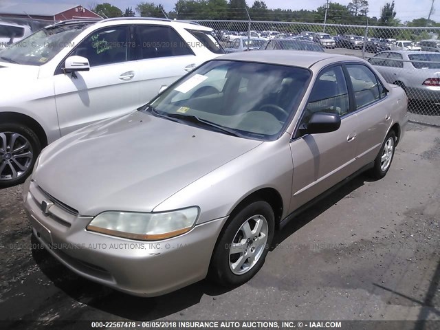 1HGCG6697YA110410 - 2000 HONDA ACCORD SE GOLD photo 2