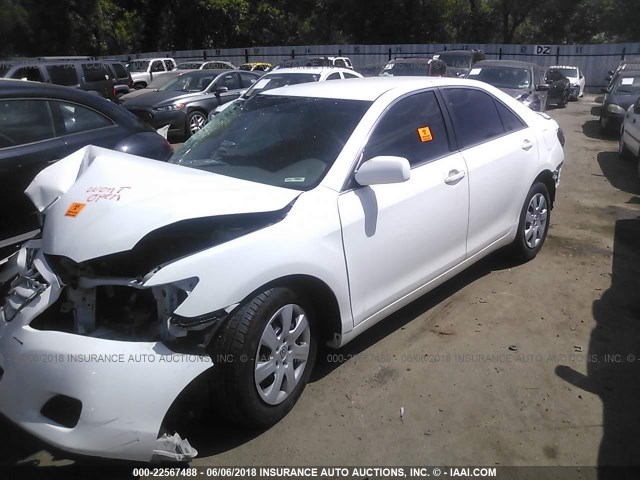 4T4BF3EK9AR057845 - 2010 TOYOTA CAMRY SE/LE/XLE WHITE photo 2