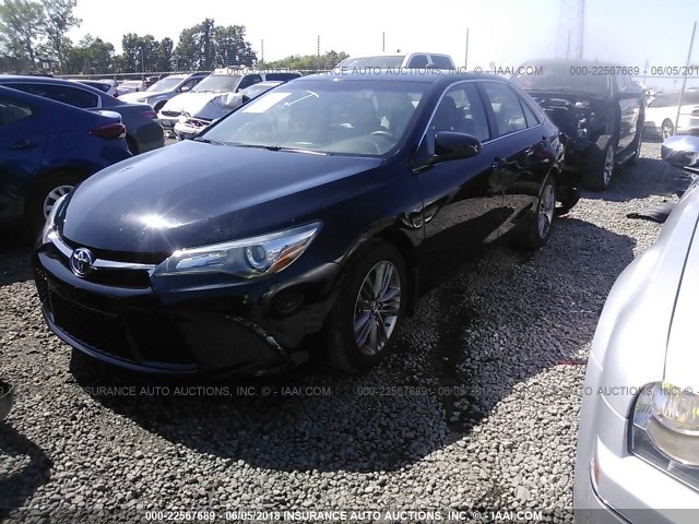 4T1BF1FK6GU535581 - 2016 TOYOTA CAMRY LE/XLE/SE/XSE BLACK photo 2