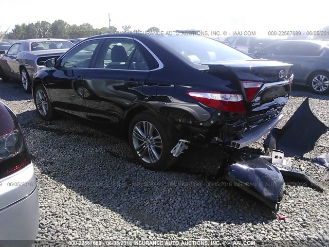 4T1BF1FK6GU535581 - 2016 TOYOTA CAMRY LE/XLE/SE/XSE BLACK photo 3