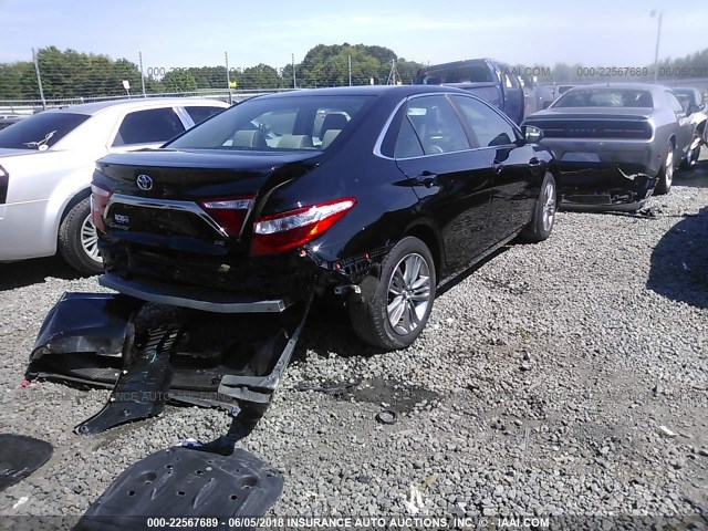 4T1BF1FK6GU535581 - 2016 TOYOTA CAMRY LE/XLE/SE/XSE BLACK photo 4
