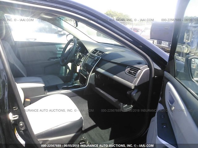 4T1BF1FK6GU535581 - 2016 TOYOTA CAMRY LE/XLE/SE/XSE BLACK photo 5