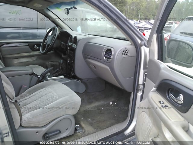 1GKDS13S242224030 - 2004 GMC ENVOY SILVER photo 5