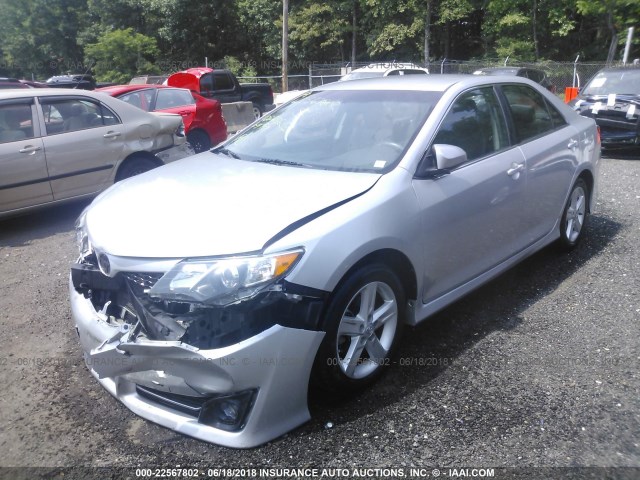 4T1BF1FK2CU081632 - 2012 TOYOTA CAMRY SE/LE/XLE SILVER photo 2