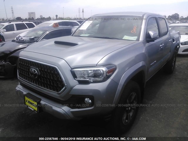 3TMCZ5AN0JM132491 - 2018 TOYOTA TACOMA DBL CAB/SR/TRDSPT/OR/PRO SILVER photo 2