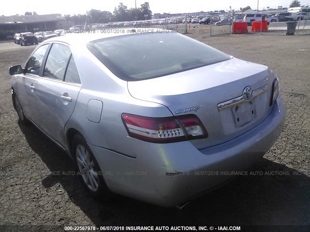 4T1BK3EK9AU100585 - 2010 TOYOTA CAMRY SE/LE/XLE 银色 照片 3