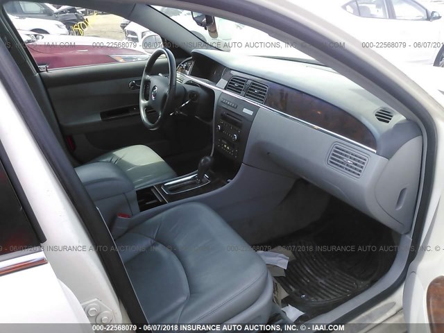 2G4WE587271240722 - 2007 BUICK LACROSSE CXS WHITE photo 5