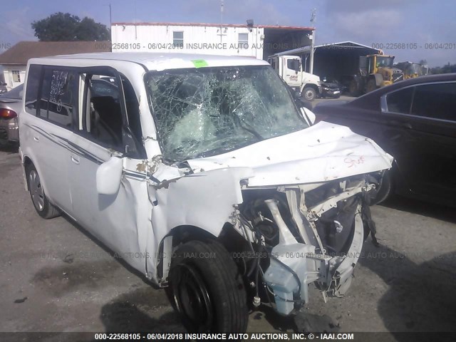 JTLKT324664085949 - 2006 TOYOTA SCION XB WHITE photo 1