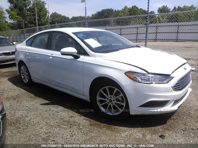 3FA6P0HD6HR324147 - 2017 FORD FUSION SE WHITE photo 1