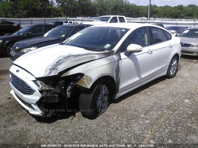 3FA6P0HD6HR324147 - 2017 FORD FUSION SE WHITE photo 2