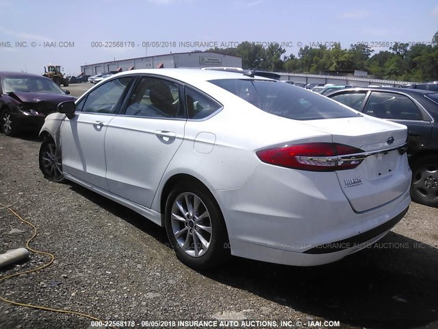 3FA6P0HD6HR324147 - 2017 FORD FUSION SE WHITE photo 3