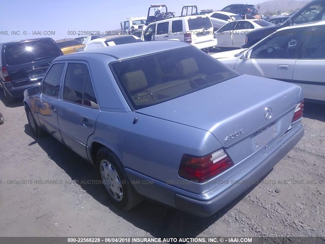 WDBEA34E3NB768964 - 1992 MERCEDES-BENZ 400 E BLUE photo 3