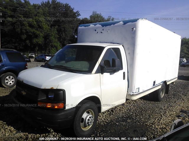 1GB3G3CG2C1193497 - 2012 CHEVROLET EXPRESS G3500  WHITE photo 2