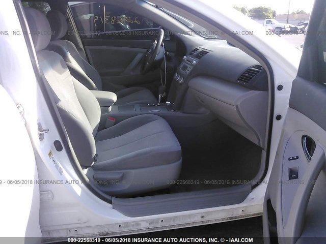 4T1BF3EK8AU535280 - 2010 TOYOTA CAMRY SE/LE/XLE 白色 照片 5