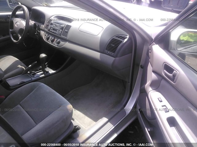 4T1BF32K73U057960 - 2003 TOYOTA CAMRY LE/XLE/SE 银色 照片 5