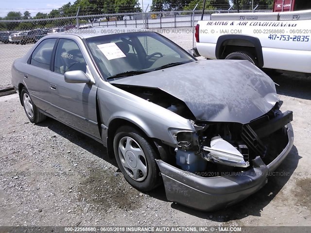 JT2BF22K3W0116408 - 1998 TOYOTA CAMRY CE/LE/XLE SILVER photo 1