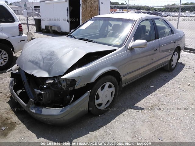 JT2BF22K3W0116408 - 1998 TOYOTA CAMRY CE/LE/XLE SILVER photo 2