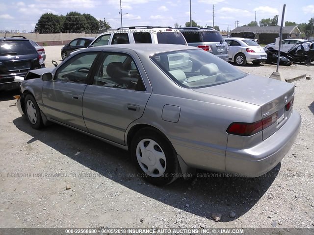 JT2BF22K3W0116408 - 1998 TOYOTA CAMRY CE/LE/XLE SILVER photo 3