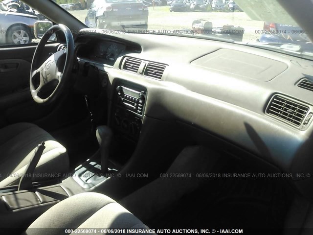 4T1BG22K5YU990030 - 2000 TOYOTA CAMRY CE/LE/XLE 棕色 照片 5