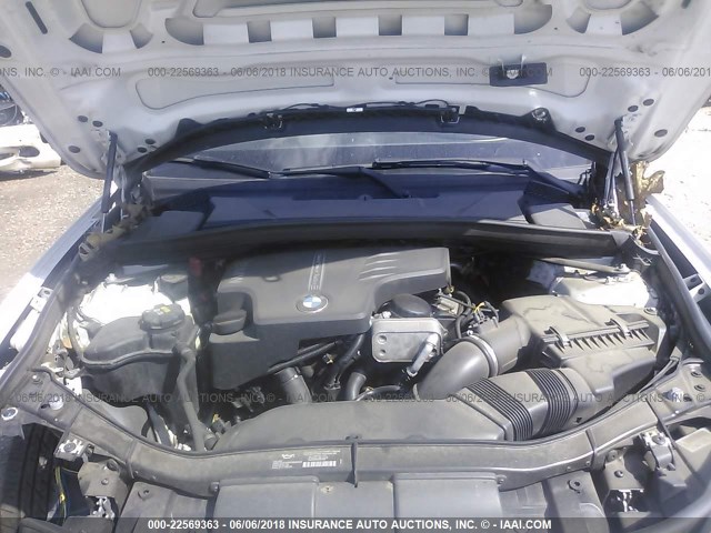 WBAVM1C5XFV318367 - 2015 BMW X1 SDRIVE28I WHITE photo 10