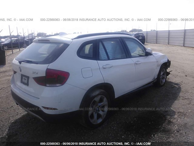 WBAVM1C5XFV318367 - 2015 BMW X1 SDRIVE28I WHITE photo 4