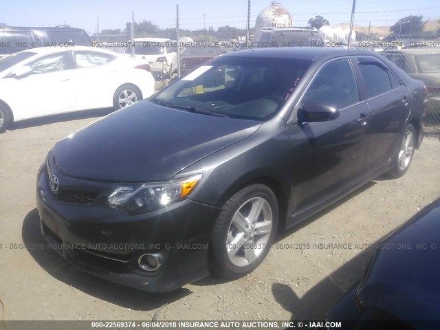 4T1BF1FK0DU264898 - 2013 TOYOTA CAMRY L/SE/LE/XLE 灰色 照片 2