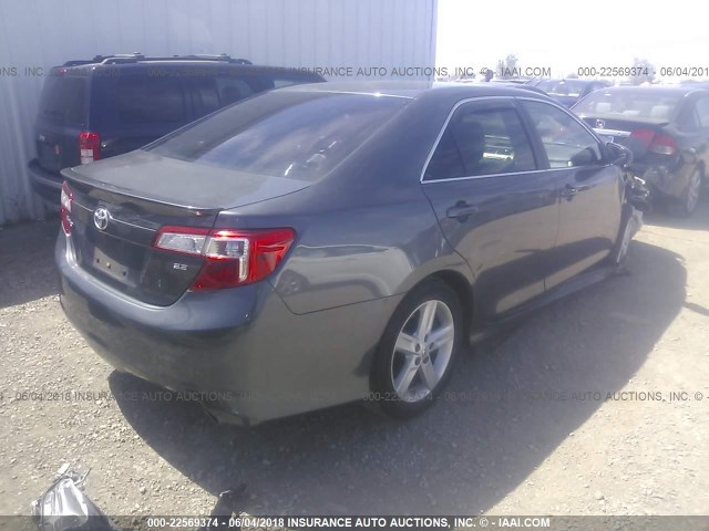 4T1BF1FK0DU264898 - 2013 TOYOTA CAMRY L/SE/LE/XLE 灰色 照片 4