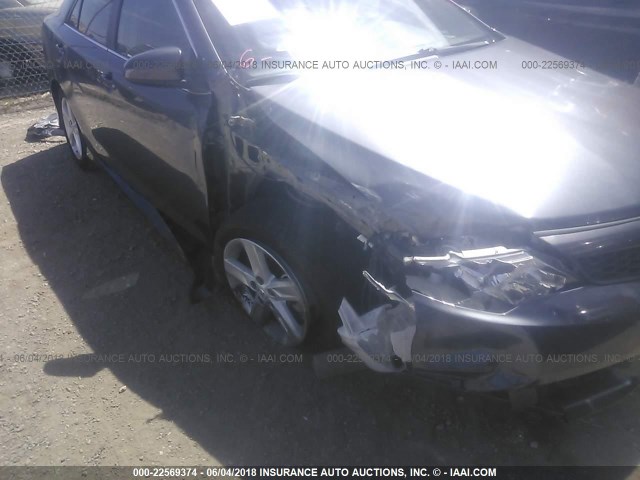 4T1BF1FK0DU264898 - 2013 TOYOTA CAMRY L/SE/LE/XLE 灰色 照片 6