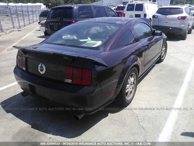 1ZVHT82H655222996 - 2005 FORD MUSTANG GT MAROON photo 4