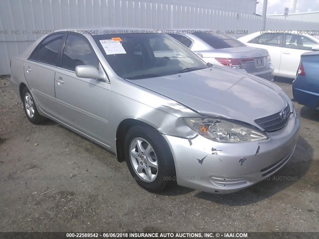 4T1BE32K32U589983 - 2002 TOYOTA CAMRY LE/XLE/SE SILVER photo 1
