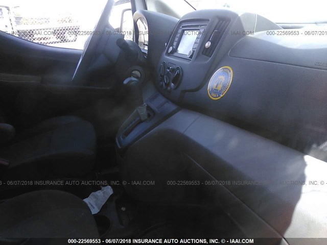 3N6CM0KN2FK705892 - 2015 NISSAN NV200 2.5S/2.5SV WHITE photo 5