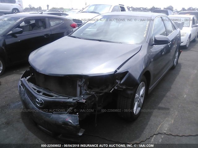 4T1BF1FKXEU772152 - 2014 TOYOTA CAMRY L/SE/LE/XLE 灰色 照片 2