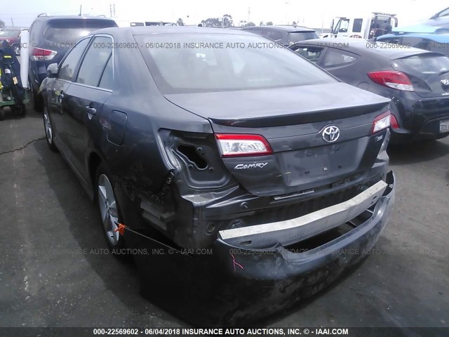 4T1BF1FKXEU772152 - 2014 TOYOTA CAMRY L/SE/LE/XLE 灰色 照片 3
