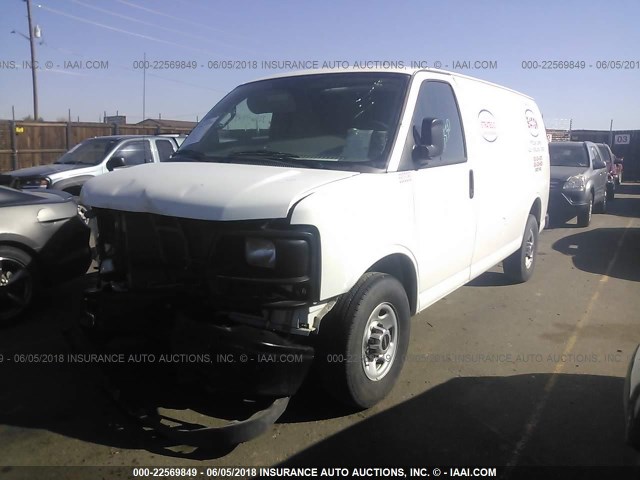 1GTW7AFF5H1178693 - 2017 GMC SAVANA G2500 WHITE photo 2