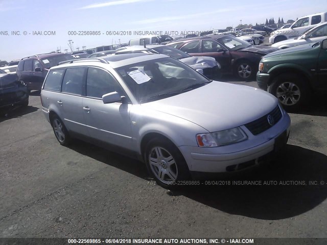 WVWVD23B2YE236621 - 2000 VOLKSWAGEN PASSAT GLX SILVER photo 1