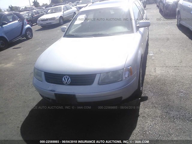 WVWVD23B2YE236621 - 2000 VOLKSWAGEN PASSAT GLX SILVER photo 6