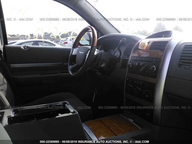 1A8HW58N98F111792 - 2008 CHRYSLER ASPEN LIMITED SILVER photo 5